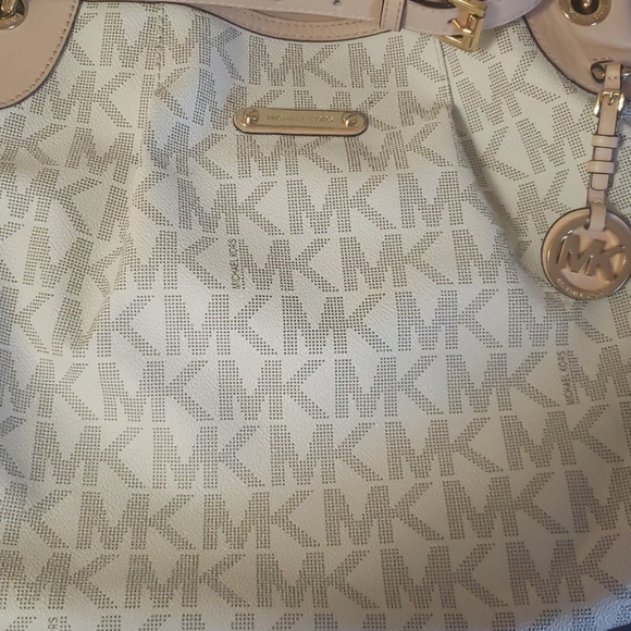 Michael Kors Vanilla PVC purse/crossbody - Picture 2 of 16